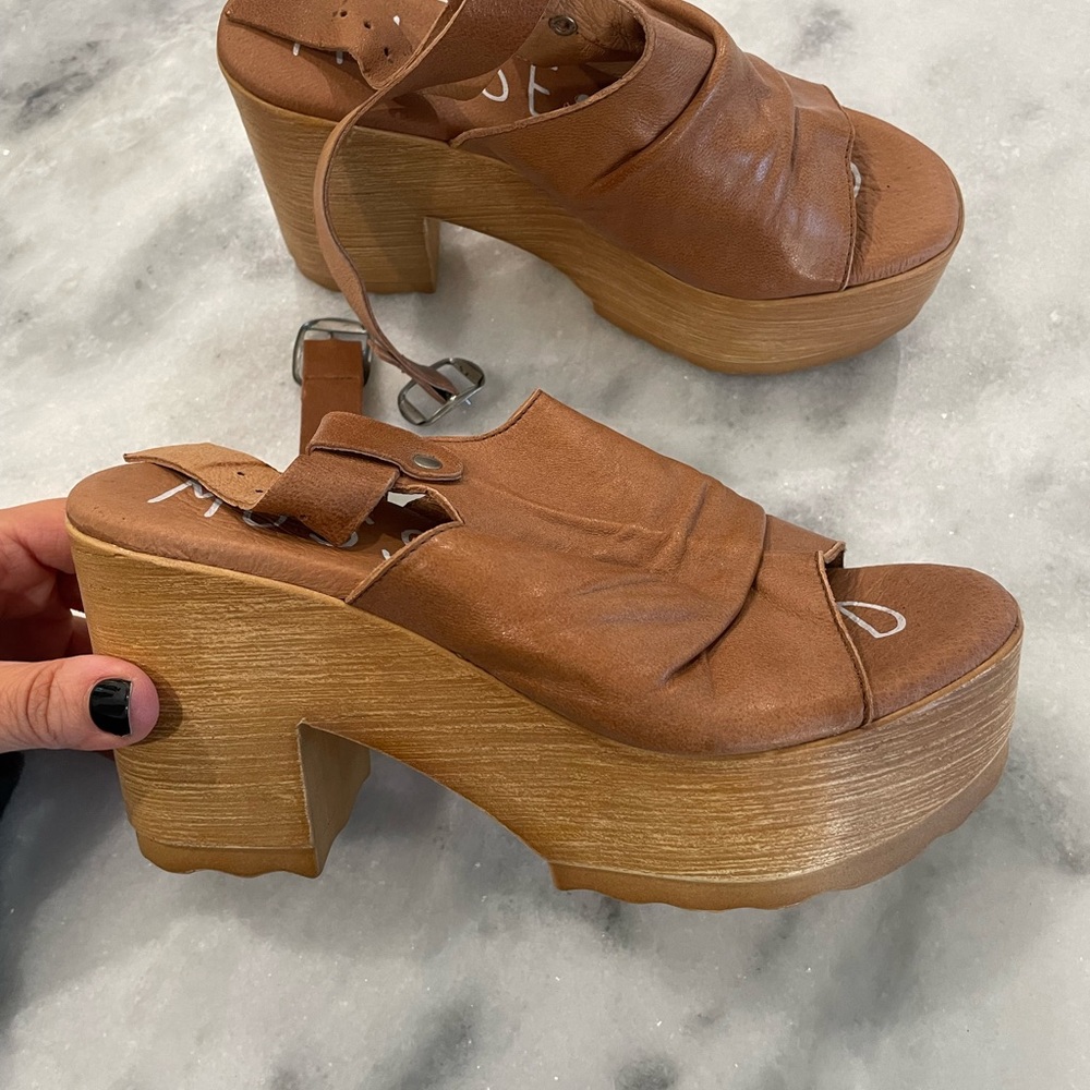 Musse & Cloud tan wedges